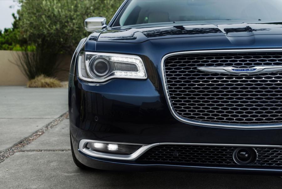  Chrysler 300C Platinum 2015 года  (фото 9 из 47)